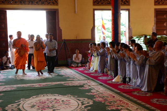 Quỹ Đạo Phật Ngày Nay: Chương trình từ thiện tại Campuchia tháng 04-2015