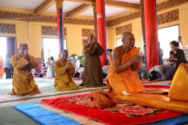 Quỹ Đạo Phật Ngày Nay: Chương trình từ thiện tại Campuchia tháng 04-2015