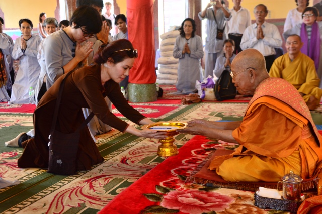 Quỹ Đạo Phật Ngày Nay: Chương trình từ thiện tại Campuchia tháng 04-2015