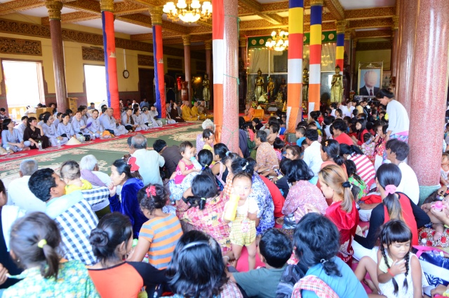 Quỹ Đạo Phật Ngày Nay: Chương trình từ thiện tại Campuchia tháng 04-2015
