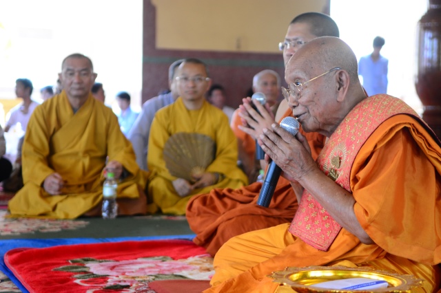 Quỹ Đạo Phật Ngày Nay: Chương trình từ thiện tại Campuchia tháng 04-2015
