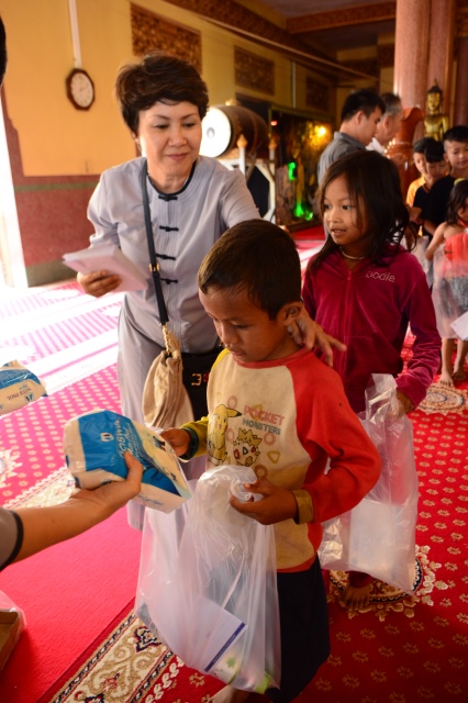 Quỹ Đạo Phật Ngày Nay: Chương trình từ thiện tại Campuchia tháng 04-2015