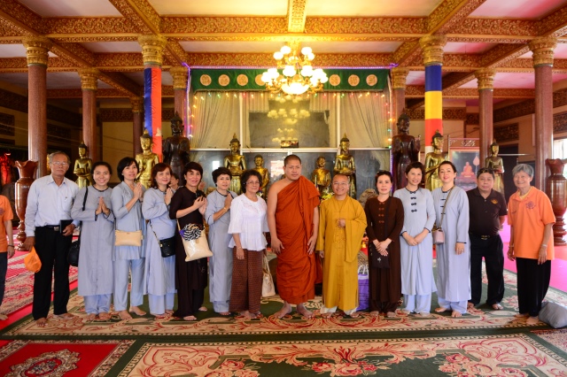Quỹ Đạo Phật Ngày Nay: Chương trình từ thiện tại Campuchia tháng 04-2015