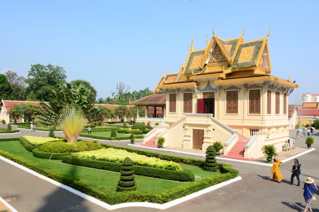 Quỹ Đạo Phật Ngày Nay: Chương trình từ thiện tại Campuchia tháng 04-2015