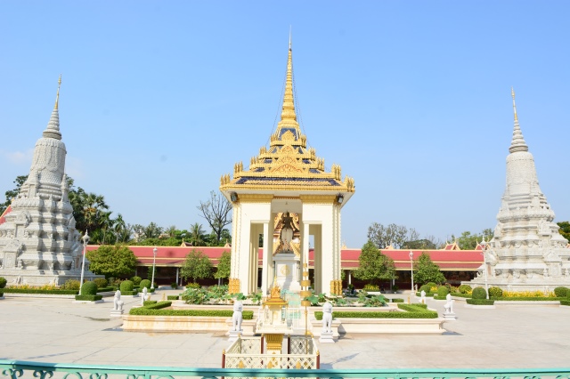 Quỹ Đạo Phật Ngày Nay: Chương trình từ thiện tại Campuchia tháng 04-2015