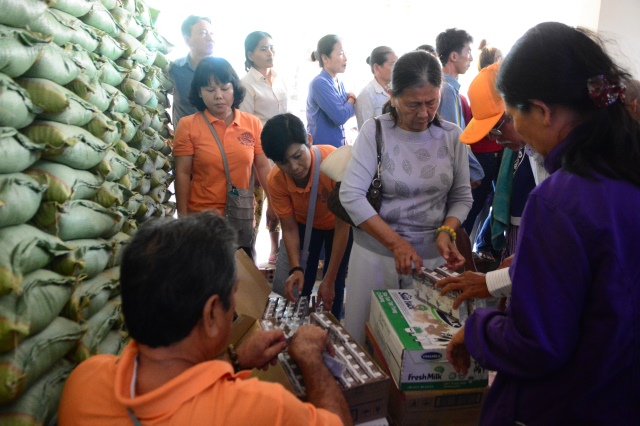 Quỹ Đạo Phật Ngày Nay: Chương trình từ thiện tại Campuchia tháng 04-2015