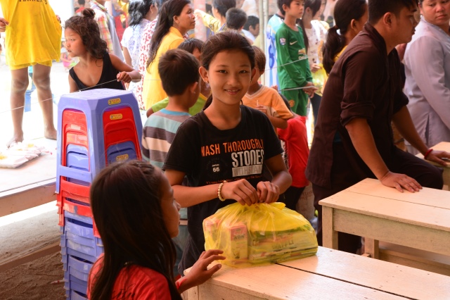 Quỹ Đạo Phật Ngày Nay: Chương trình từ thiện tại Campuchia tháng 04-2015
