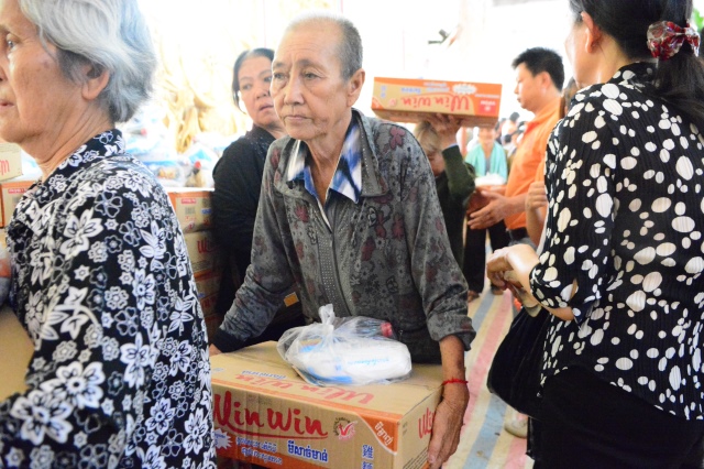Quỹ Đạo Phật Ngày Nay: Chương trình từ thiện tại Campuchia tháng 04-2015