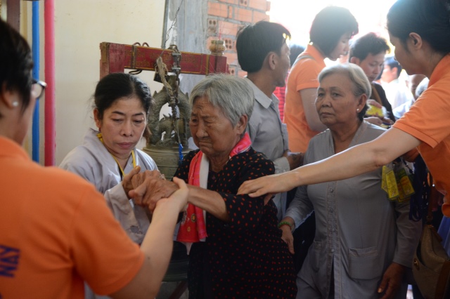 Quỹ Đạo Phật Ngày Nay: Chương trình từ thiện tại Campuchia tháng 04-2015