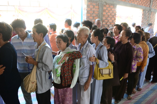 Quỹ Đạo Phật Ngày Nay: Chương trình từ thiện tại Campuchia tháng 04-2015