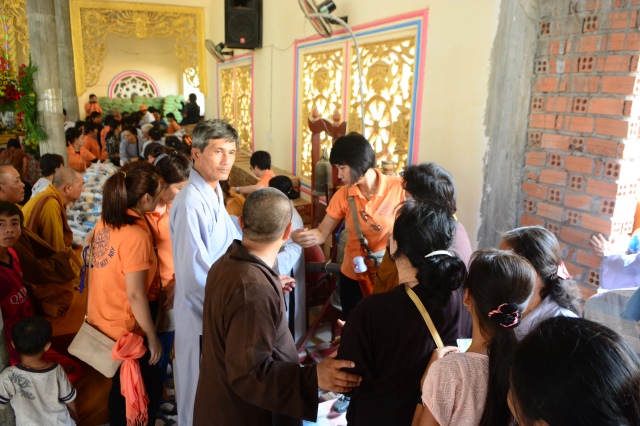 Quỹ Đạo Phật Ngày Nay: Chương trình từ thiện tại Campuchia tháng 04-2015