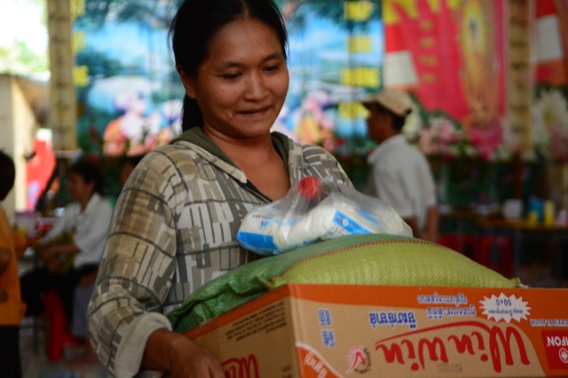 Quỹ Đạo Phật Ngày Nay: Chương trình từ thiện tại Campuchia tháng 04-2015