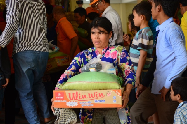 Quỹ Đạo Phật Ngày Nay: Chương trình từ thiện tại Campuchia tháng 04-2015