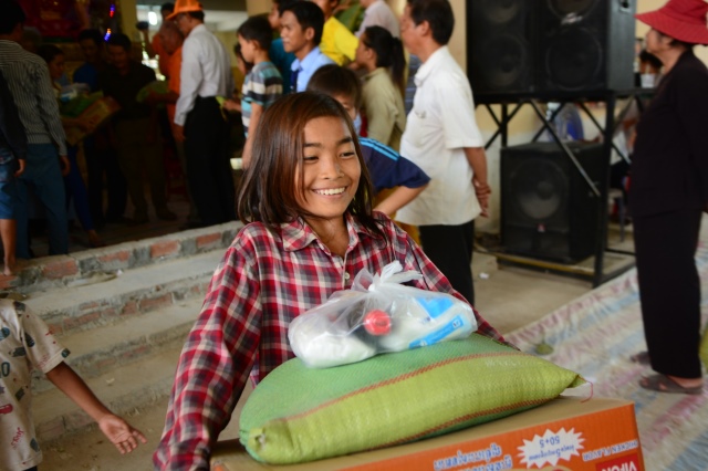 Quỹ Đạo Phật Ngày Nay: Chương trình từ thiện tại Campuchia tháng 04-2015