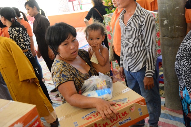 Quỹ Đạo Phật Ngày Nay: Chương trình từ thiện tại Campuchia tháng 04-2015