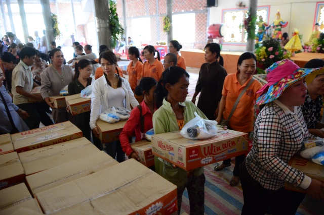 Quỹ Đạo Phật Ngày Nay: Chương trình từ thiện tại Campuchia tháng 04-2015