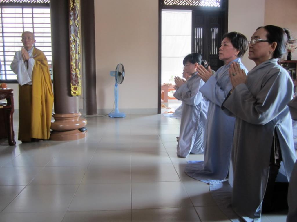 Phật tử chùa Đức Hòa hành hương cúng dường An cư kiết hạ