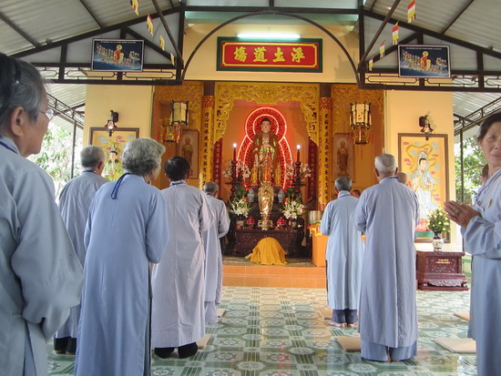 Nha Trang: Chùa Sắc Tứ Minh Thiện tổ chức khóa tu niệm Phật.