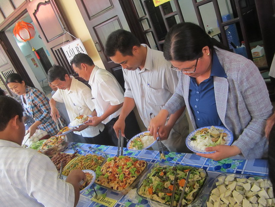 Khánh Hòa: Chùa Nam Hòa tổ chức tiệc buffet miễn phí nhân Phật đản PL 2559