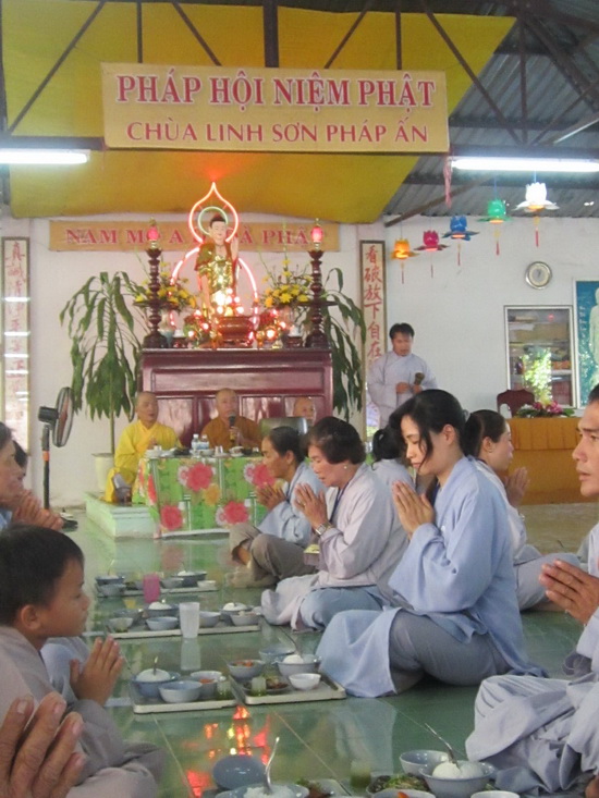 Khánh Hoà: “Một ngày an lạc” tại chùa Linh Sơn Pháp Ấn