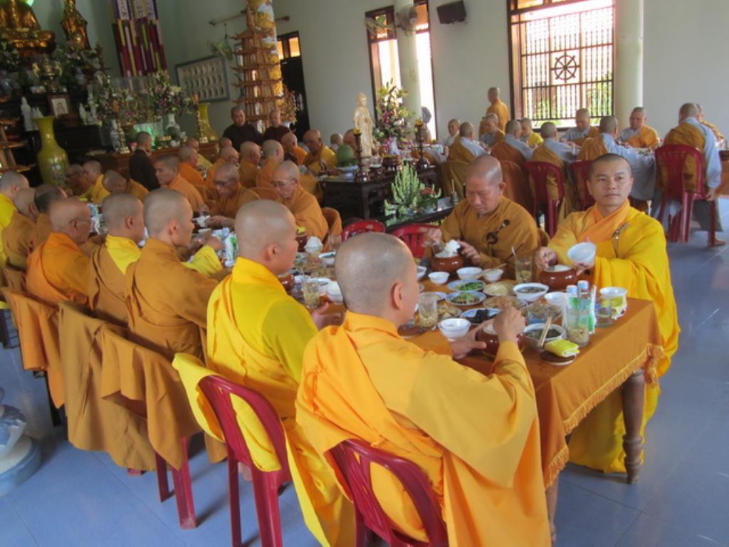 BTS Phật giáo tỉnh Khánh Hòa thăm trường hạ thị xã Ninh Hòa