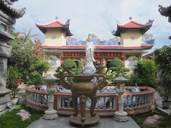 Nha Trang: Chùa Sắc Tứ Minh Thiện tổ chức khóa tu niệm Phật.