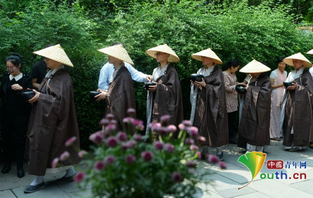 Trung Quốc: 630 Tăng sĩ hành khất vì từ thiện tại Hàng Châu nhân mùa Vesak
