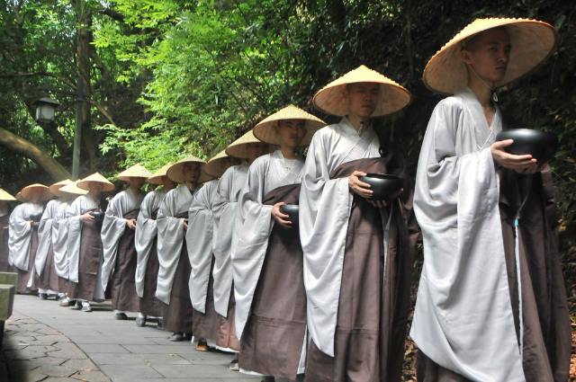 Trung Quốc: 630 Tăng sĩ hành khất vì từ thiện tại Hàng Châu nhân mùa Vesak