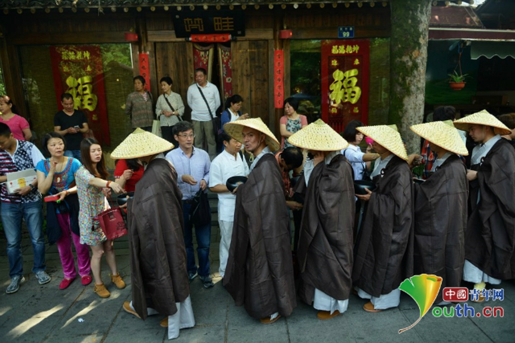 Trung Quốc: 630 Tăng sĩ hành khất vì từ thiện tại Hàng Châu nhân mùa Vesak