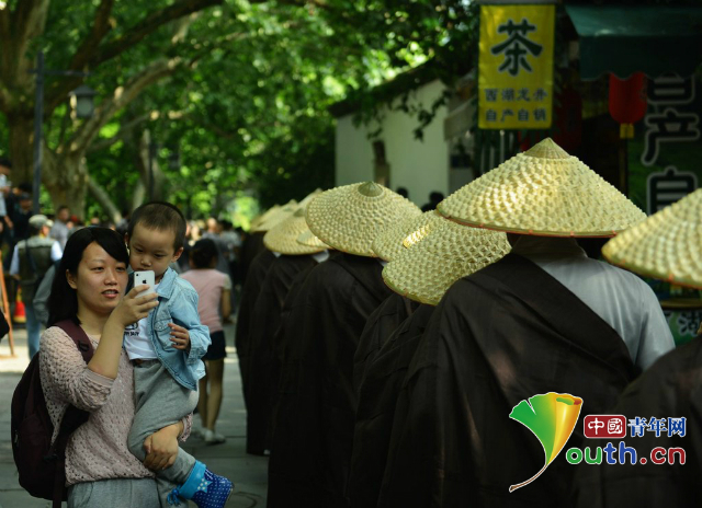 Trung Quốc: 630 Tăng sĩ hành khất vì từ thiện tại Hàng Châu nhân mùa Vesak