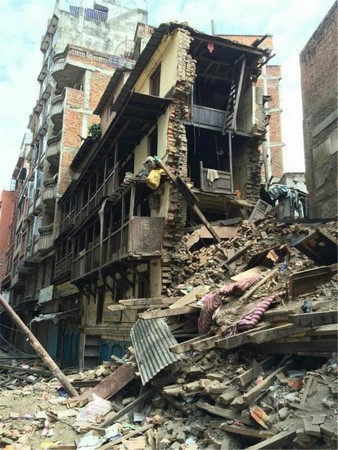 Trung Quốc: Phật giáo quyên góp cứu trợ nạn động đất ở Nepal