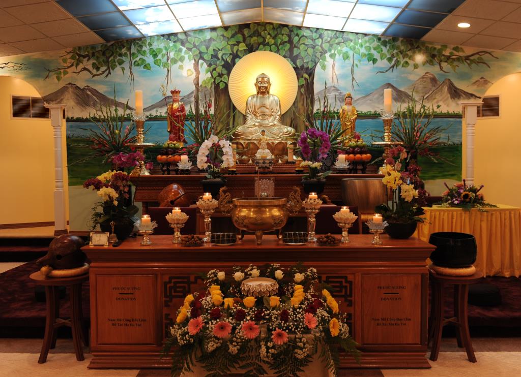 Đêm đốt nến cầu nguyện chủ đề “Hoài niệm về Mẹ”tại chùa Phước Hậu, tiểu bang Wisconsin, Hoa Kỳ.