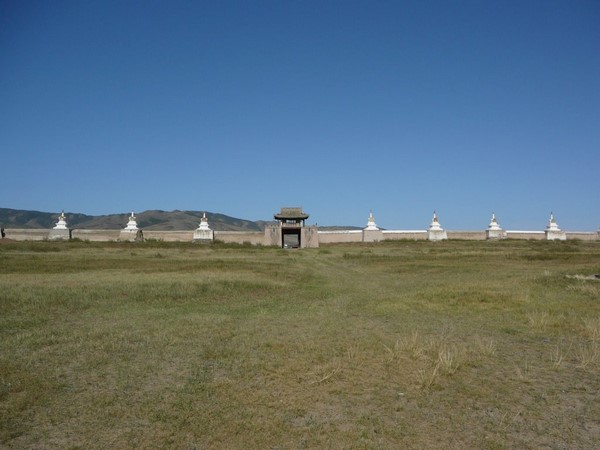 Mông Cổ: Ngôi Già lam Cổ tự Erdene Zuu tuyệt đẹp
