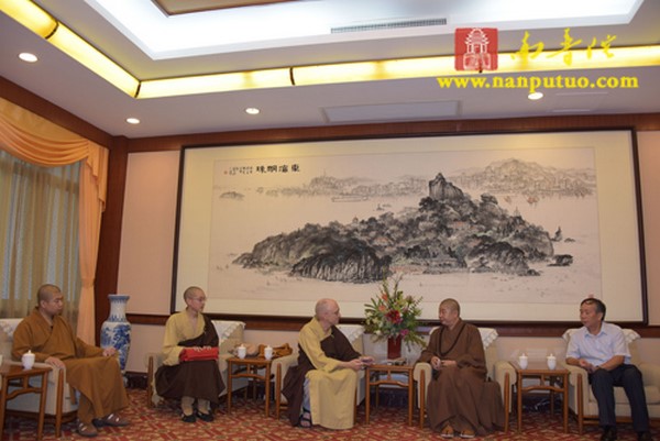 Pháp sư Hằng Thật Trụ trì Vạn Phật Thánh Thành, Hoa Kỳ viếng thăm Phật học viện Mân Nam, Trung Quốc