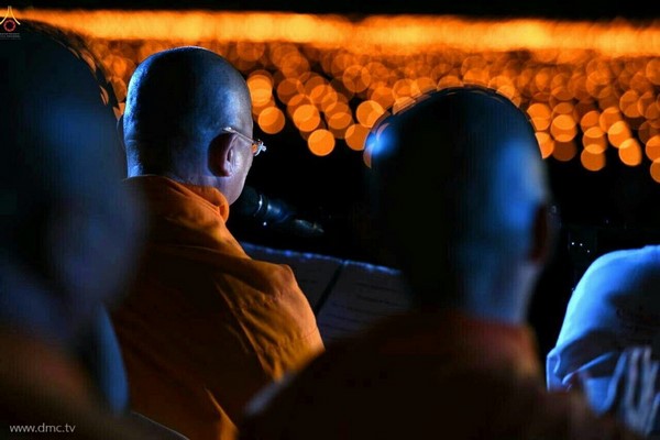 Philippines: Thiền viện Middleway, Thái Lan phối hợp với Tp Iloilo tổ chức thắp sáng hòa bình