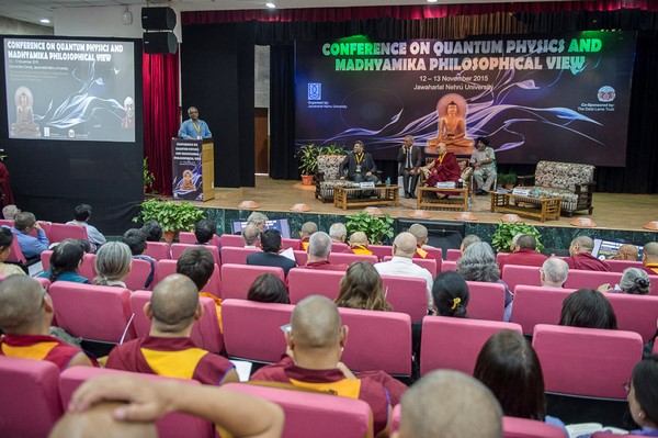 Hội đàm Vật lý Lượng tử và Triết học Trung Quán luận tại Đại học Jawaharlal Nehru, Ấn Độ