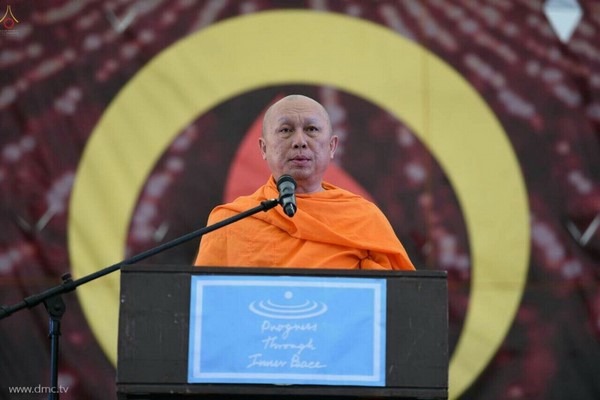 Philippines: Thiền viện Middleway, Thái Lan phối hợp với Tp Iloilo tổ chức thắp sáng hòa bình