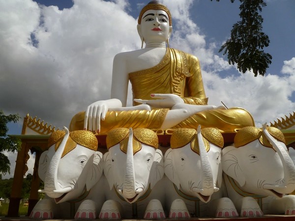 Chùm ảnh Danh lam Thắng tích Maha Bodhi Tahtaung Myanmar nổi tiếng thế giới