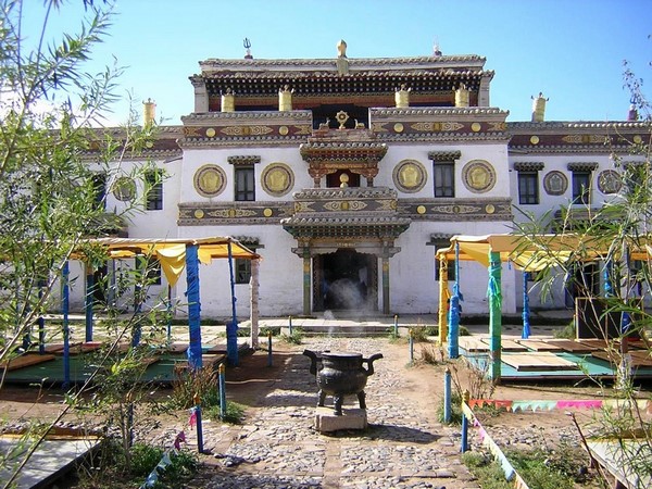 Mông Cổ: Ngôi Già lam Cổ tự Erdene Zuu tuyệt đẹp