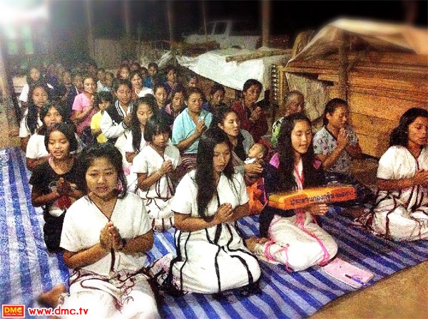 Thái Lan: Chùm ảnh Thanh thiếu niên xuất gia chúc Thọ đức Vua Bhumibol Adulyadej 87 tuổi