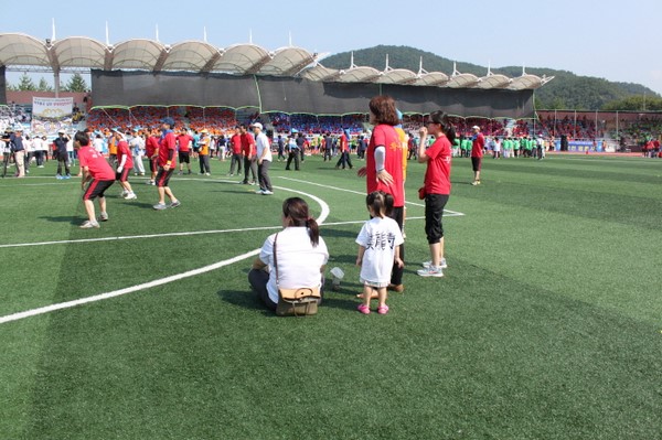 Hàn Quốc: Chùm ảnh Thiền phái Thiên Thai tổ chức giải bóng chuyền kỷ niệm 70 năm Độc lập