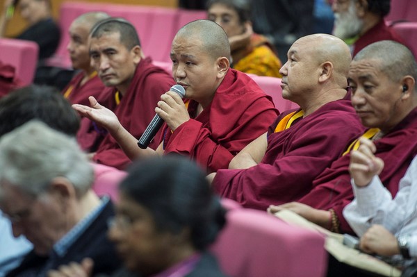 Hội đàm Vật lý Lượng tử và Triết học Trung Quán luận tại Đại học Jawaharlal Nehru, Ấn Độ