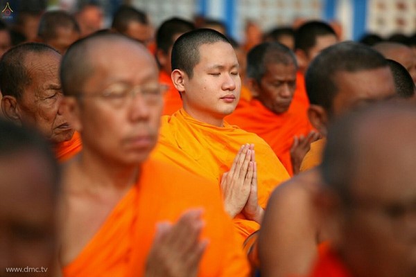 Thái Lan: Chùm ảnh 10 nghìn vị Tăng từ 9 Tỉnh thành diễu hành khất thực miền Trung