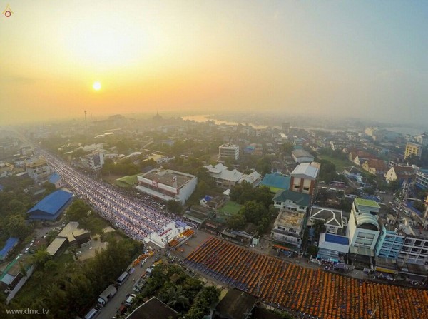Thái Lan: Chùm ảnh 10 nghìn vị Tăng từ 9 Tỉnh thành diễu hành khất thực miền Trung