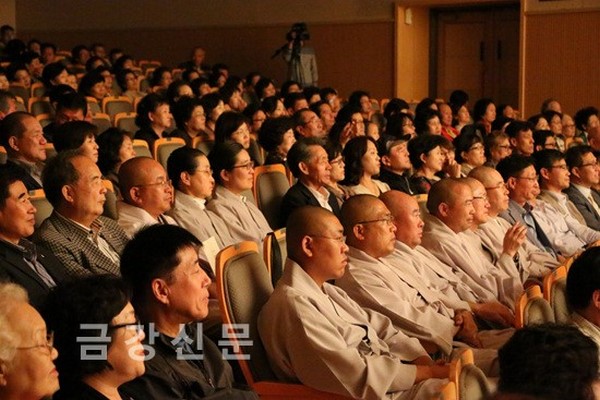 Korea: Buổi hòa nhạc chia sẻ những hoàn cảnh khó khăn tổ chức tại chùa Songryongsa, Seoul