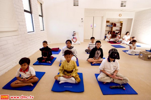 Chi nhánh Thiền viện Wat Phra Dhammakaya Thái Lan tại Mỹ tổ chức Lễ hội Halloween cho học sinh