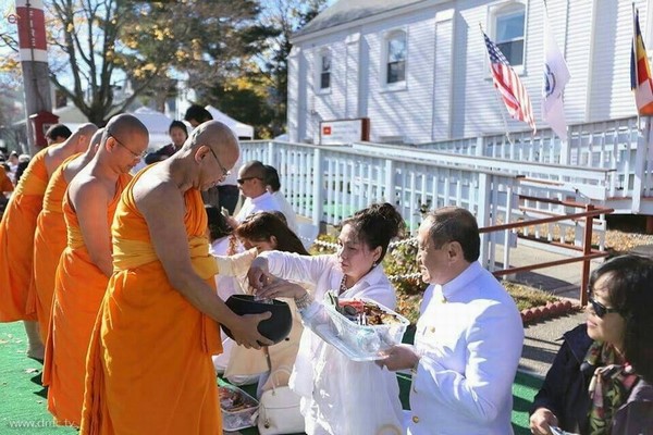 Chùm ảnh Lễ dâng Y Kathina tại Tu viện Wat Phra Dhammakaya Tp. Boston, Hoa Kỳ