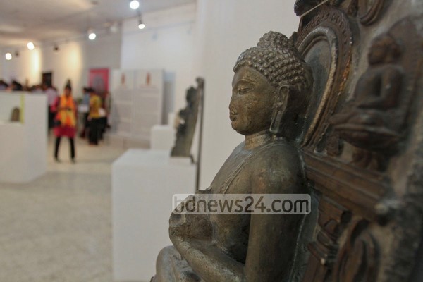 Chùm ảnh Triển lãm tác phẩm điêu khắc Phật giáo tại Bảo tàng Quốc gia Bangladesh