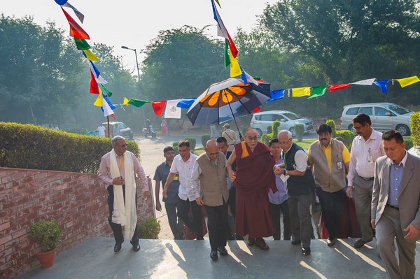 Hội đàm Vật lý Lượng tử và Triết học Trung Quán luận tại Đại học Jawaharlal Nehru, Ấn Độ