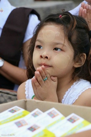Myanmar: Chùm ảnh 10 nghìn chư Tăng diễu hành xung quanh Cố đô Phật giáo Mandalay